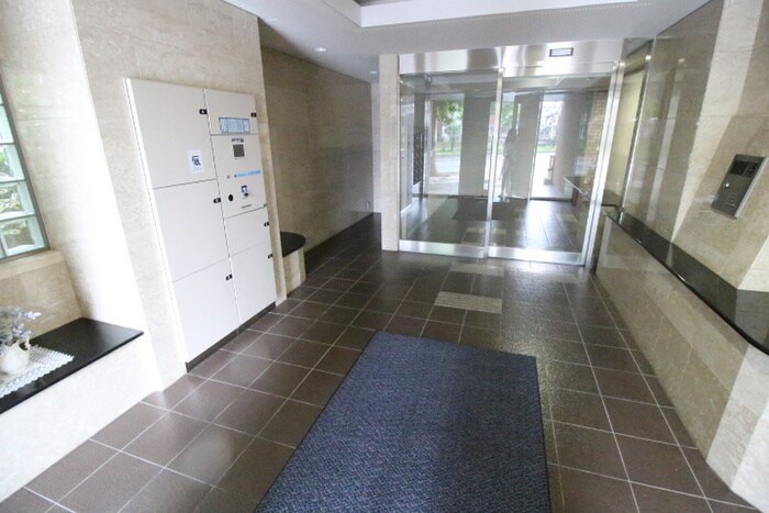 物件外観写真2　(エントランス部分)