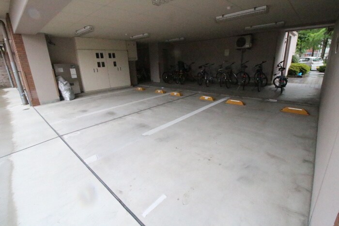 物件外観写真3　(駐輪場)