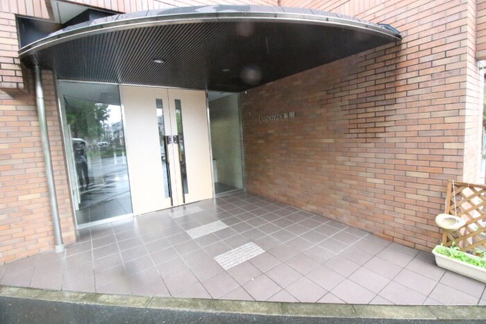 物件外観写真4　(エントランス部分)