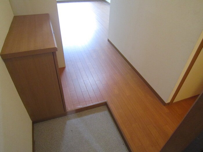 物件内観写真7　(玄関)