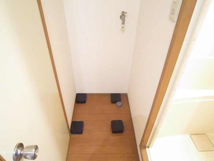 物件内観写真14　(洗濯機置場)