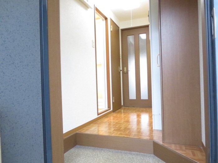 物件内観写真16　(玄関)
