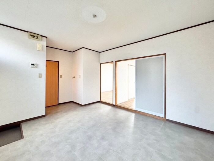 物件内観写真2　(居室)