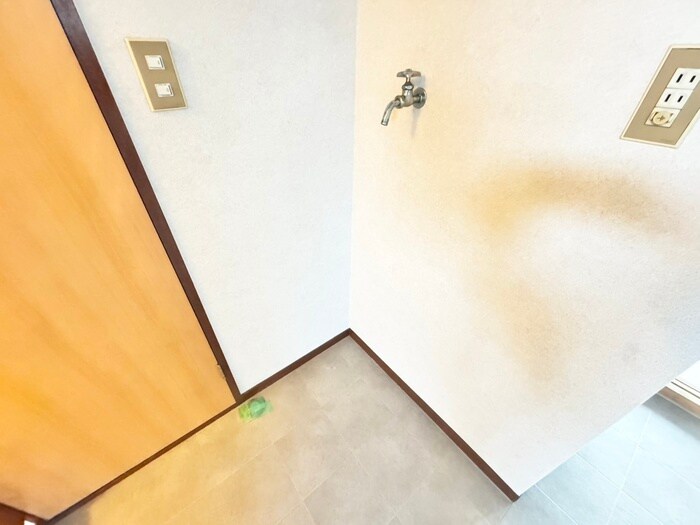 物件内観写真7　(洗濯機置場)