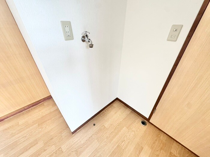 物件内観写真7　(洗濯機置場)