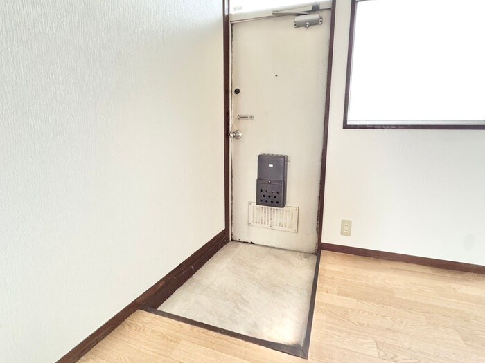 物件内観写真11　(玄関)