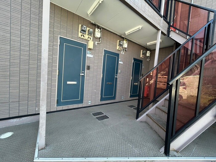 物件外観写真3　(エントランス部分)
