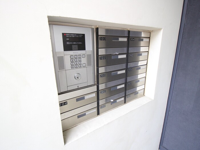 物件外観写真3　(エントランス部分)