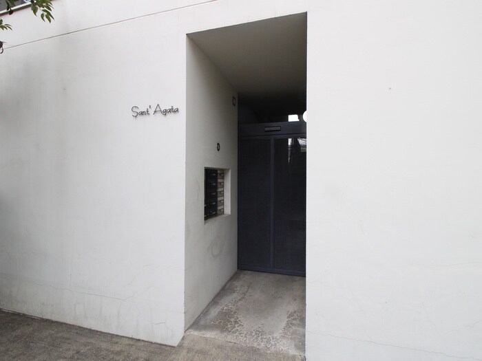 物件外観写真4　(エントランス部分)