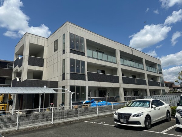 建築中