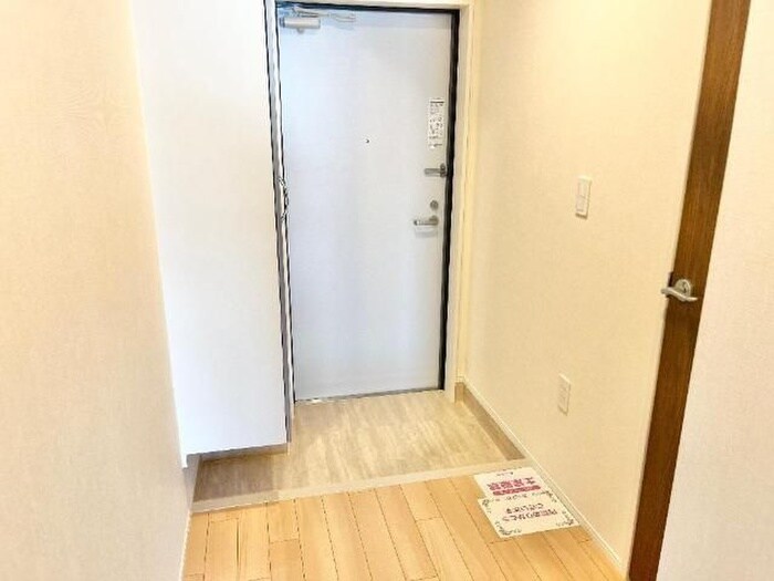 物件内観写真7　(玄関)