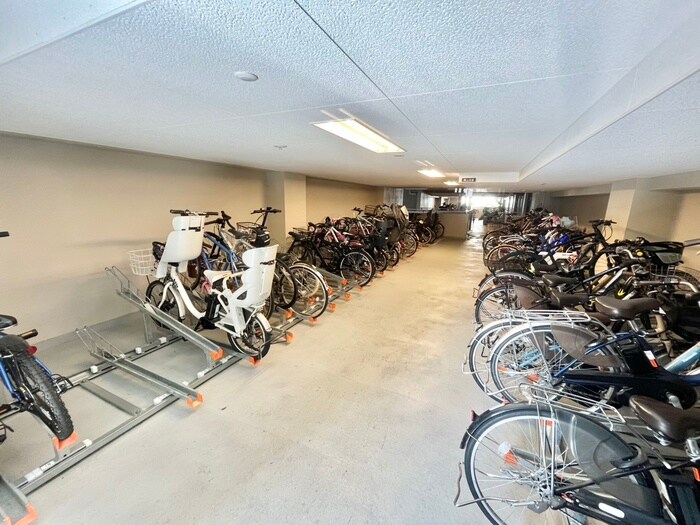 物件外観写真4　(駐輪場)