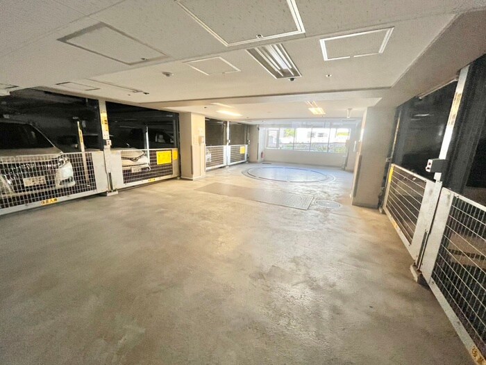 物件外観写真5　(駐車場)