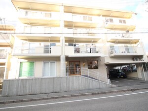 ハニ－マンション外観写真