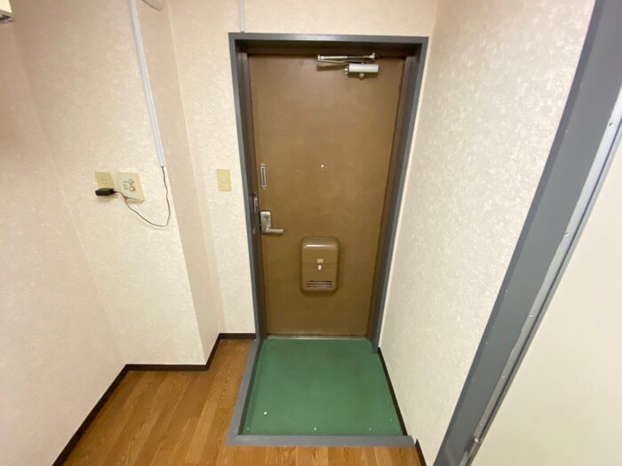 物件内観写真16　(玄関)