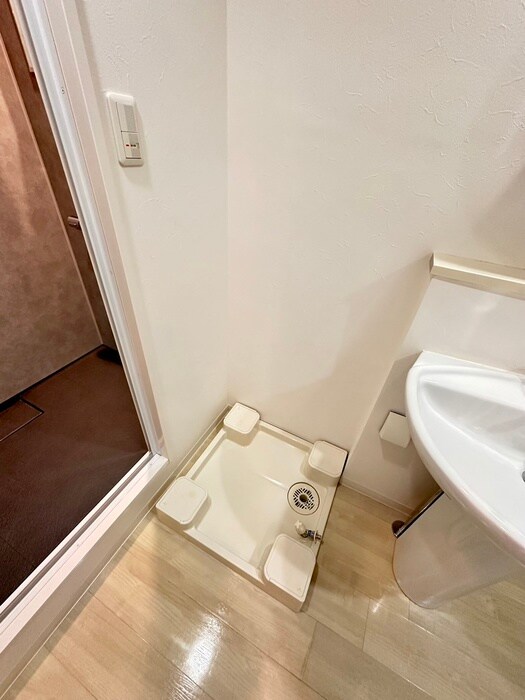 物件内観写真12　(洗濯機置場)