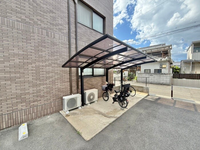 物件外観写真4　(駐輪場)