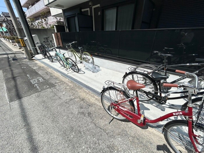 物件外観写真3　(駐輪場)