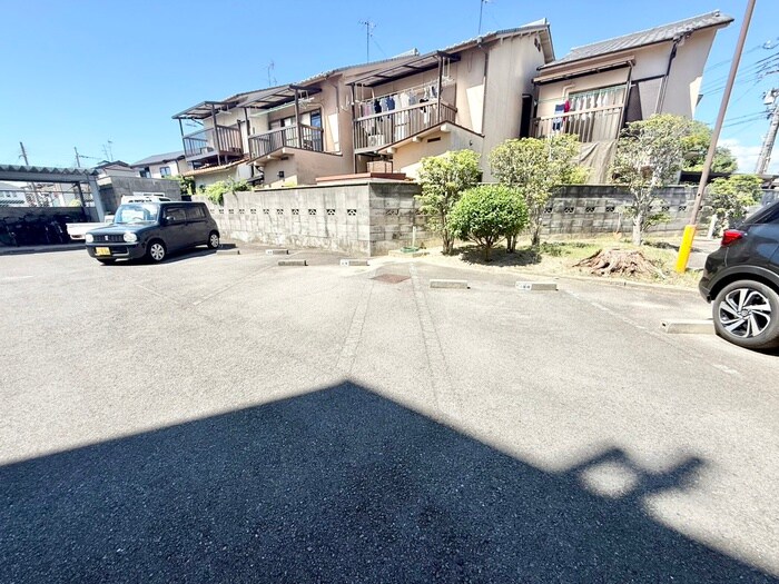 物件外観写真3　(駐車場)