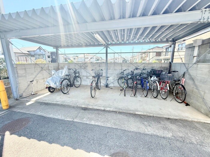 物件外観写真4　(駐輪場)