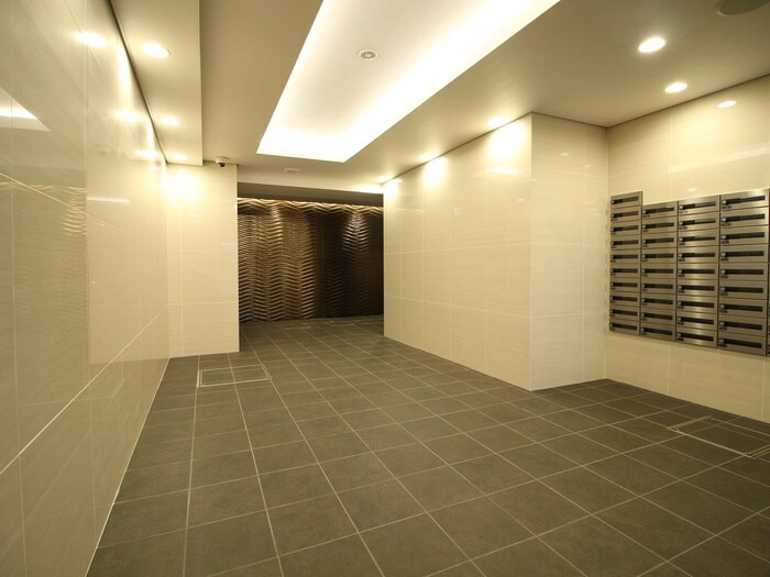 物件外観写真4　(エントランス部分)