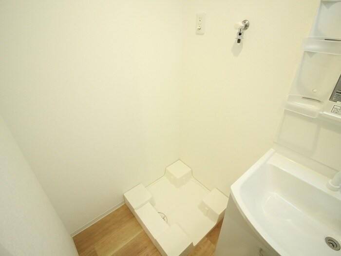 物件内観写真12　(洗濯機置場)