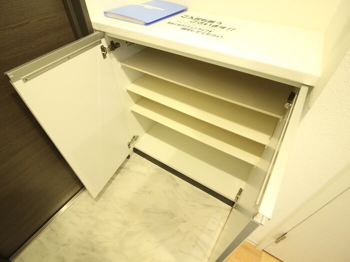 物件内観写真15　(靴箱)