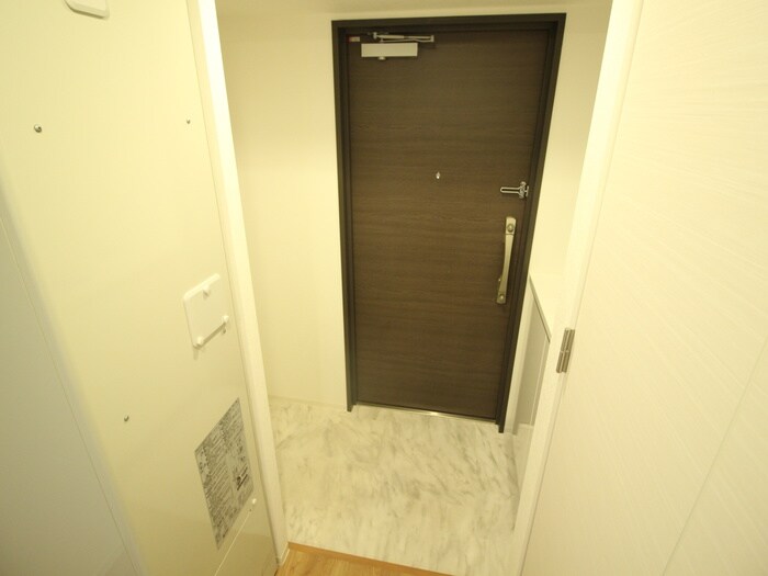 物件内観写真16　(玄関)