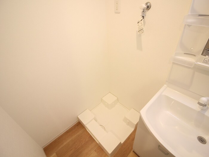 物件内観写真18　(洗濯機置場)