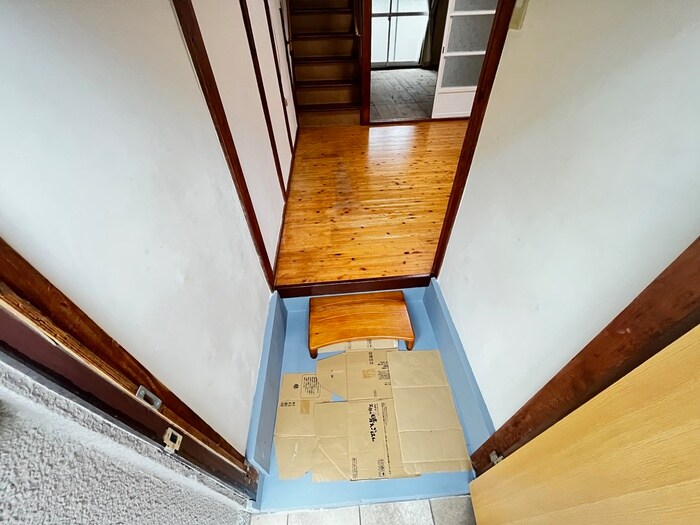 物件内観写真16　(玄関)