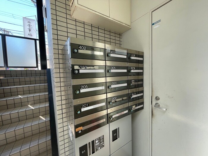 物件外観写真4　(エントランス部分)