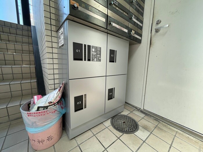 物件外観写真5　(エントランス部分)