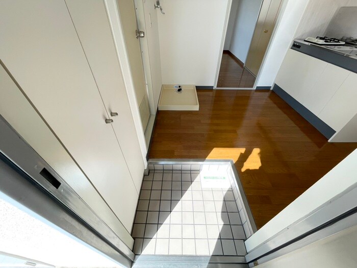 物件内観写真16　(玄関)