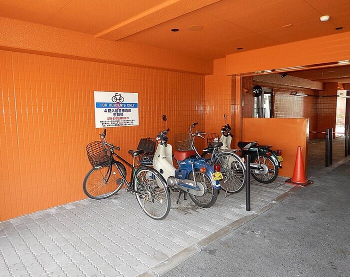 物件外観写真4　(駐輪場)