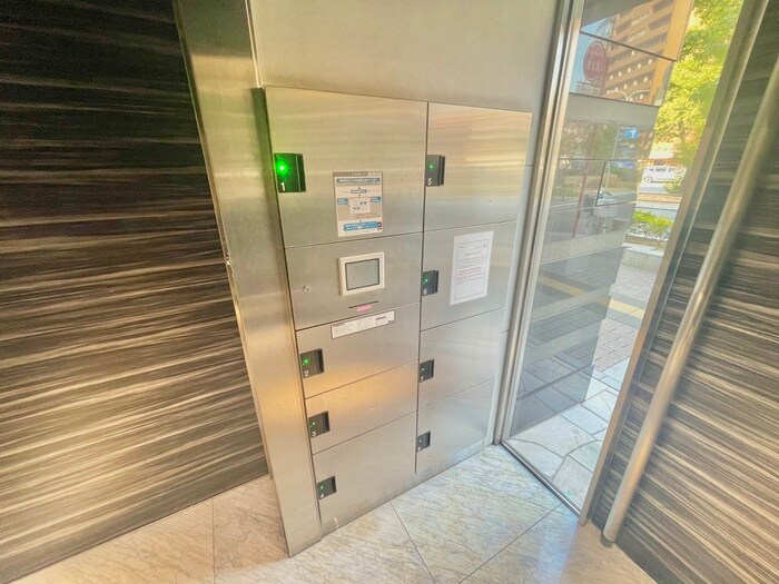 物件外観写真4　(エントランス部分)