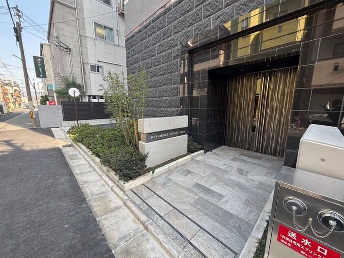 物件外観写真6　(エントランス部分)