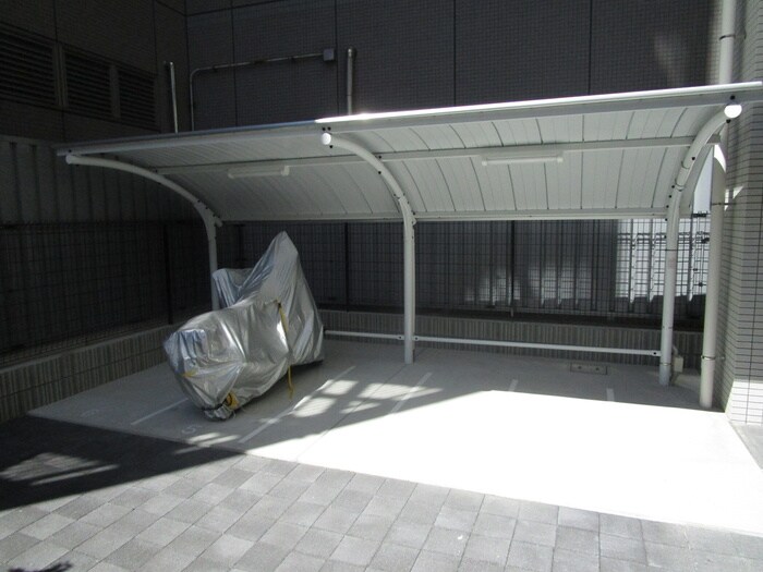 物件外観写真5　(バイク置き場)
