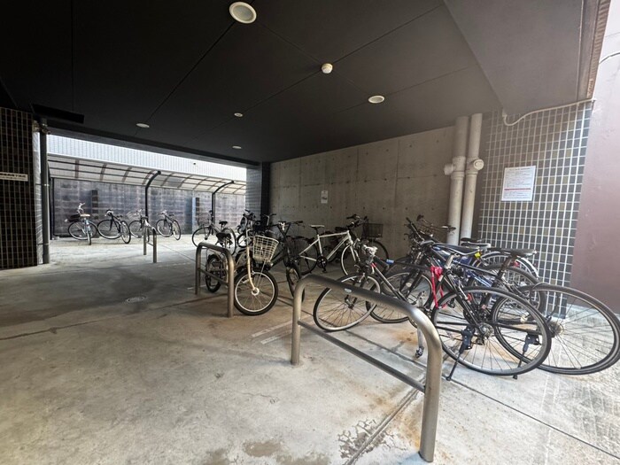 物件外観写真4　(駐輪場)
