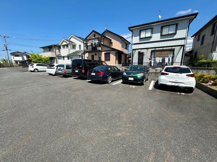 物件外観写真5　(駐車場)