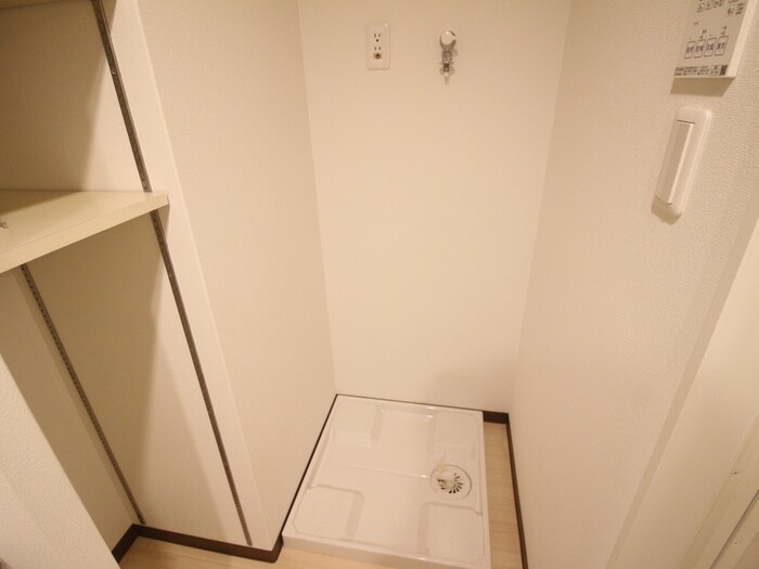 物件内観写真18　(洗濯機置場)