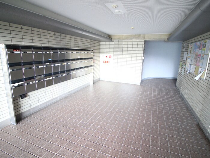 物件外観写真6　(エントランス部分)