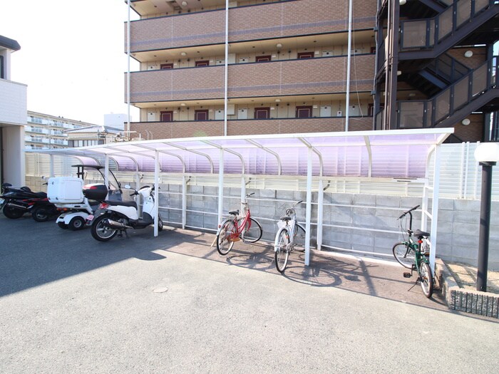 物件外観写真2　(駐輪場)