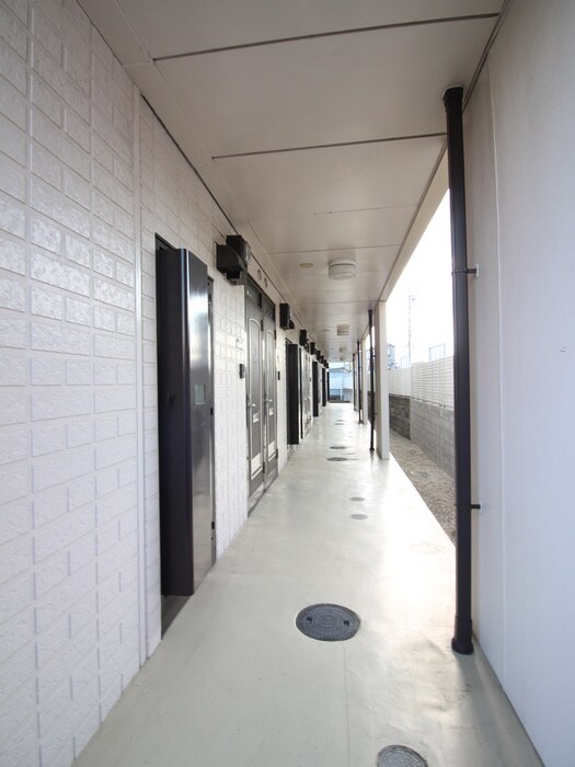 物件外観写真5　(エントランス部分)