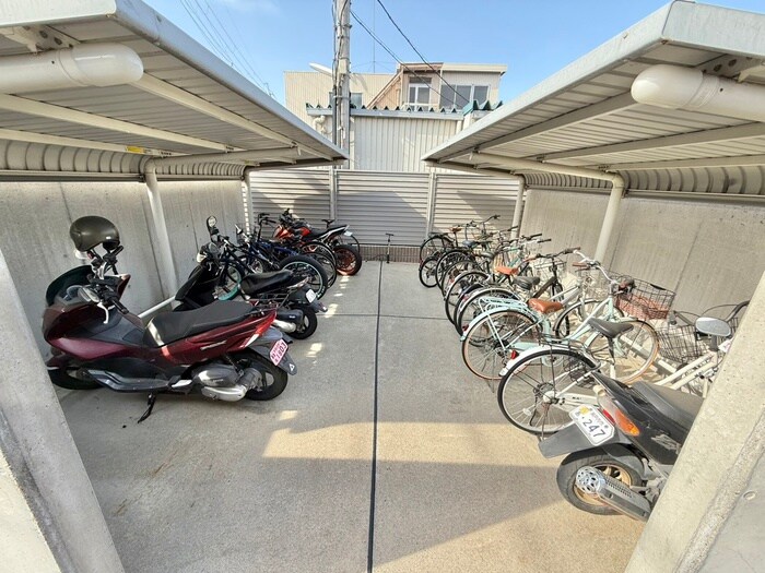 物件外観写真5　(駐輪場)