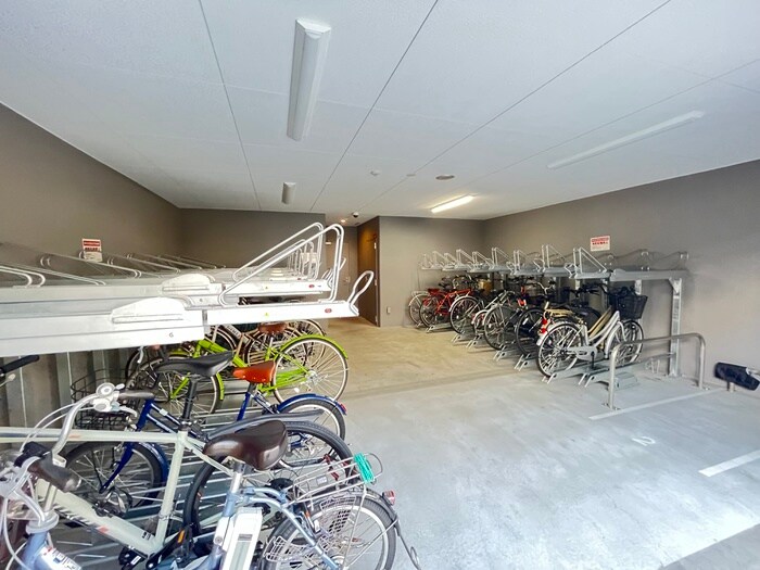 物件外観写真5　(駐輪場)