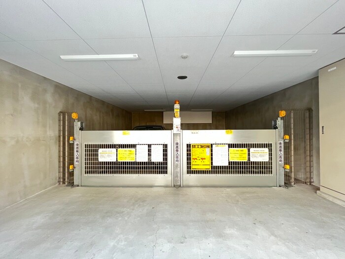 物件外観写真6　(駐車場)