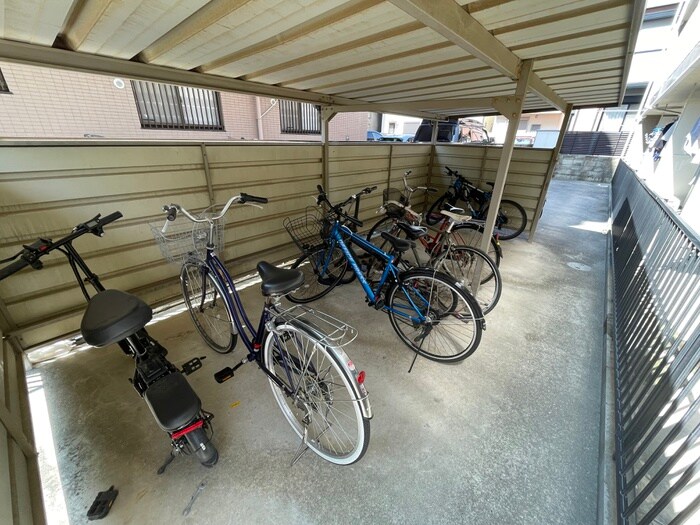 物件外観写真4　(駐輪場)