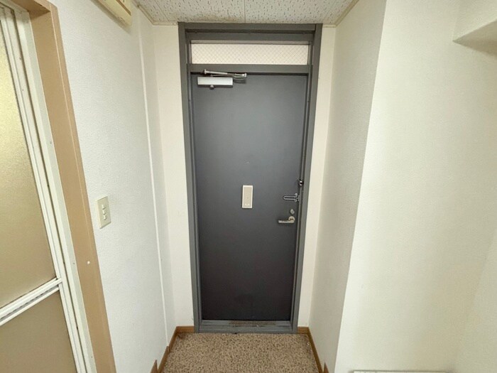 物件内観写真13　(玄関)