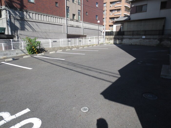 物件外観写真4　(駐車場)