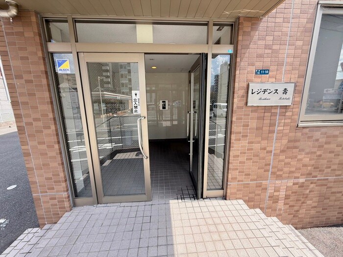 物件外観写真5　(エントランス部分)